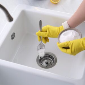 cleaning drain with baking soda